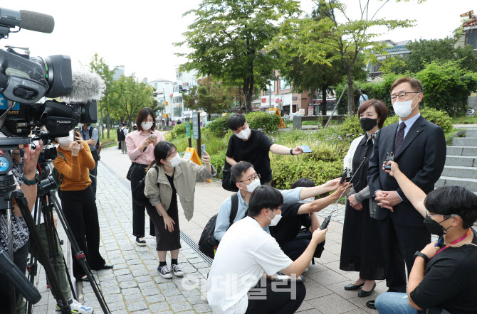 최재형, '스스로 지킬 수 없는 태아는 국가가 보호해야 한다'                                                                                                                               