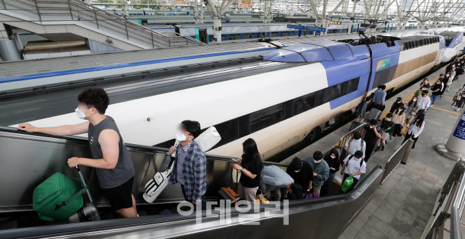 '이제 다시 일상으로'                                                                                                                                                                    