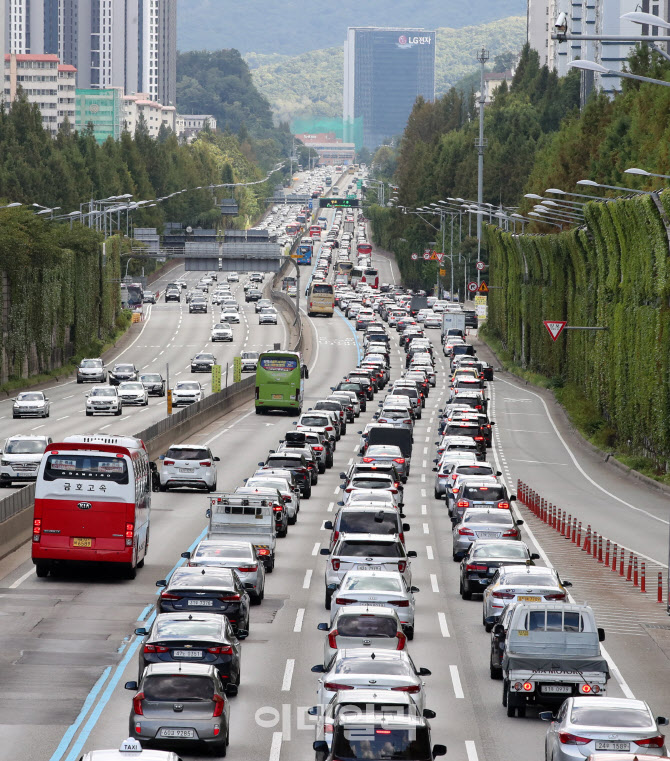 추석 연휴 귀경길 정체 17시 절정· 23시 해소                                                                                                                                                       