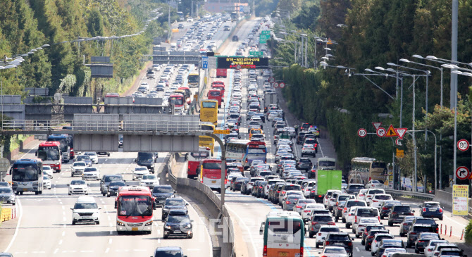 전국 고속도로 정체 시작…서울 방향 오후 4~5시 고비                                                                                                                                                