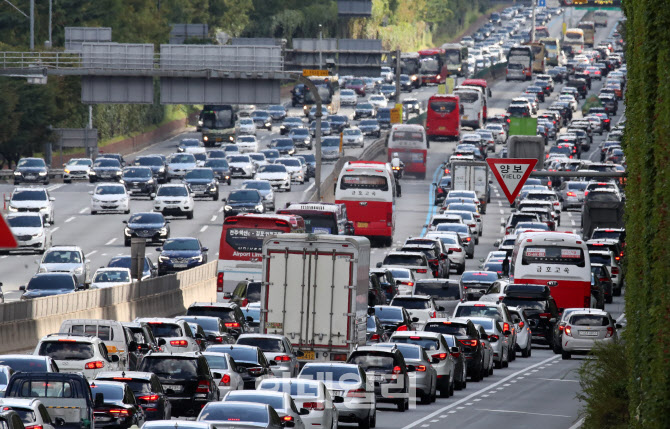 추석 마지막날, 귀경길 정체 시작…"오후 4~5시 절정"                                                                                                                                      