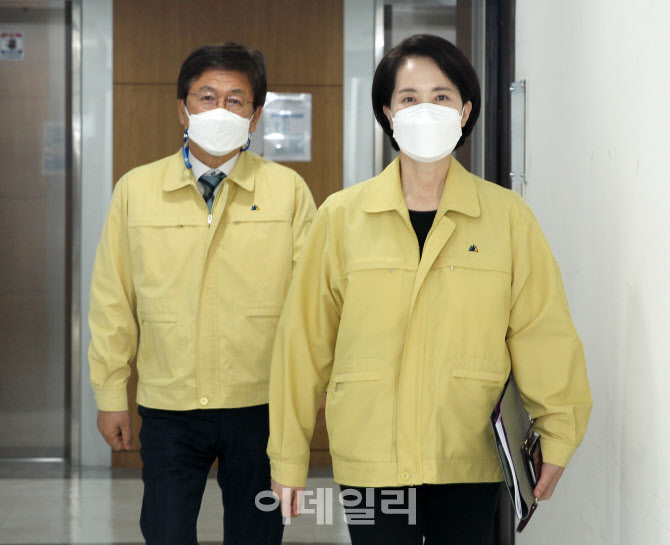  유은혜 부총리, 소아·청소년 백신접종 관련 회의                                                                                                                                                   