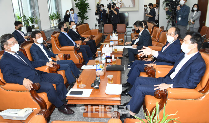 여야 원내대표, '언론중재법 막판 협의'                                                                                                                                                   