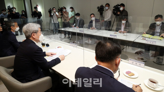 금융전문가 간담회에서 발언하는 고승범 위원장                                                                                                                                                      