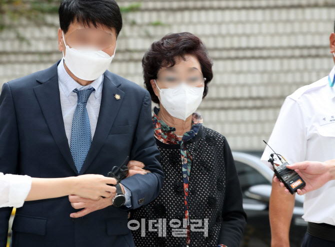 윤석열 장모, '요양급여 불법 수급' 석방 후 첫 재판 출석                                                                                                                                  