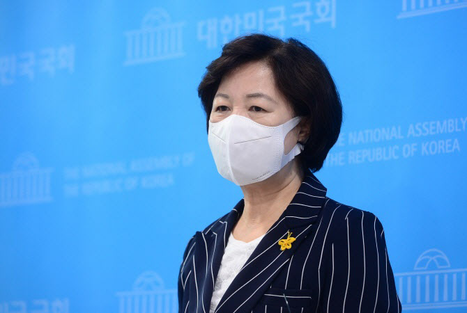 추미애, 언론중재법 무산에 "與, 언론·야당 협박에 굴복한 것" - Vimarsana News