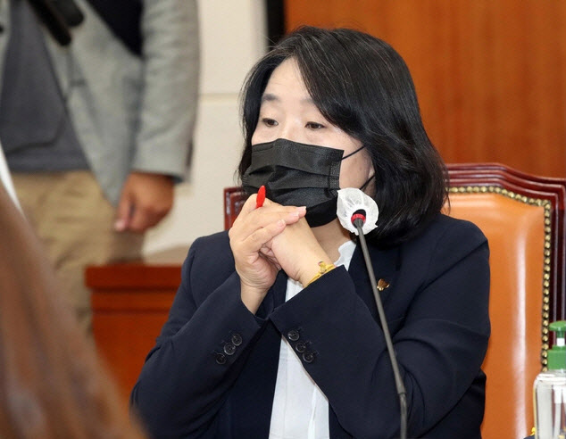 윤미향, 日 신임 총리에 "과거사 문제 해결해야" - Vimarsana News