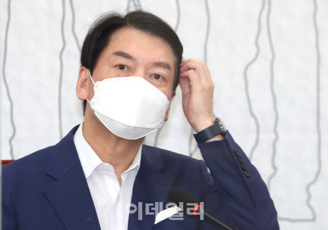 국민의당 최고위원회의 참석한 안철수                                                                                                                                                               