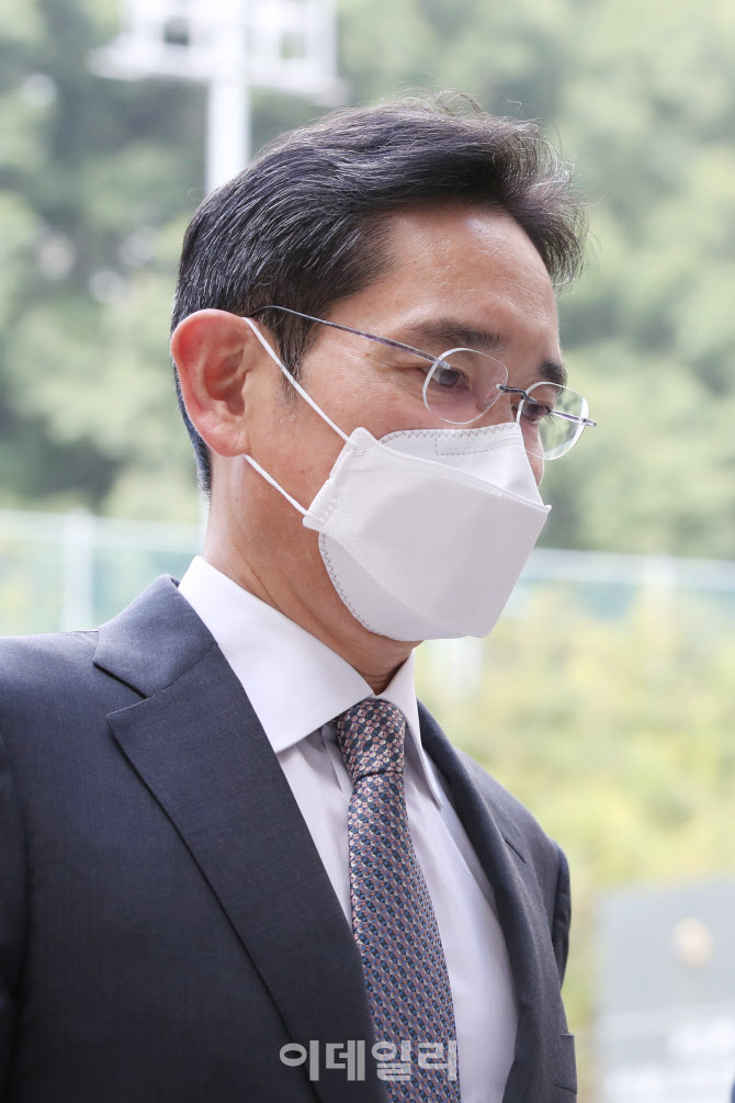 법원으로 향하는 이재용 삼성전자 부회장                                                                                                                                                            