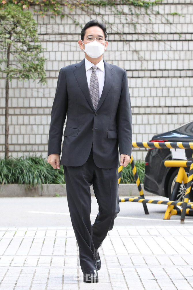 '삼성 부당합병 의혹' 이재용 부회장, 법원으로 이동                                                                                                                                       