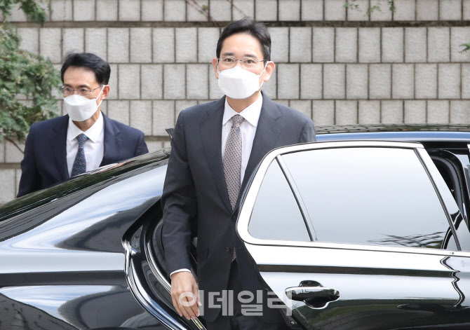 '삼성 부당합병 의혹' 이재용 부회장, 18차 공판 출석                                                                                                                                      