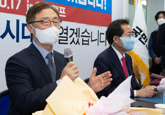 홍준표 손잡은 최재형, '현 정부 집권연장 야욕 막을 것'                                                                                                                                   