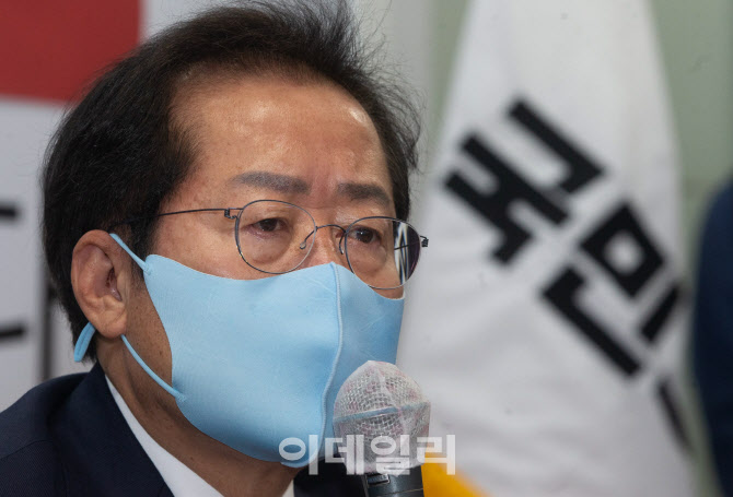 홍준표, '최재형 합류...게임 체인저 될 것'                                                                                                                                               