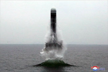 합참 “北, 탄도미사일 1발 발사”…SLBM 가능성(종합)