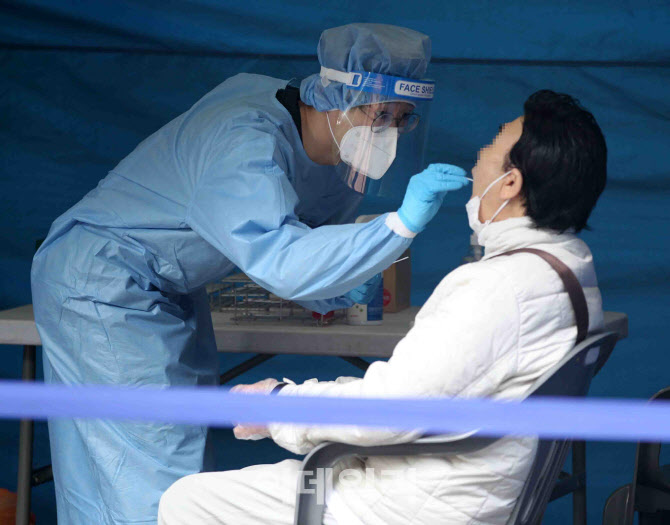  코로나19 검체 채취                                                                                                                                                                               