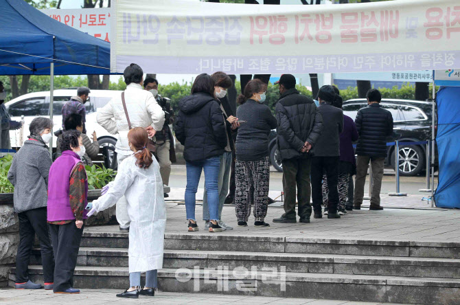  공원에 마련된 선별검사소                                                                                                                                                                         