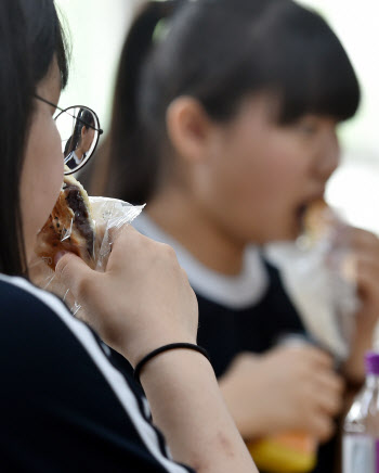 학교비정규직 파업 하루 앞으로…급식·돌봄 공백 우려(종합)