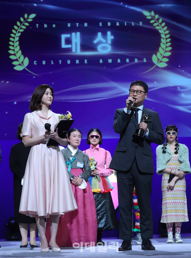 제8회 이데일리 문화대상, '어쩌면 해피엔딩, 대상 수상'                                                                                                                                   