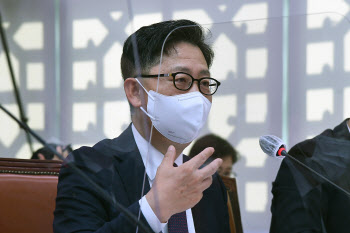 김현수 장관 “외국인 농지취득자격 제한, 민감한 사항”