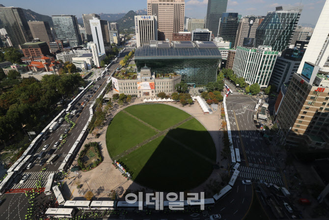 집회 저지를 위한 경찰 차벽                                                                                                                                                                        