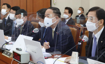 홍남기 “조선업 금융지원 적극 검토…52시간 예외 협의”