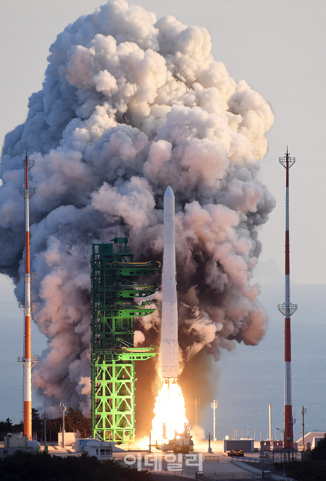 한국형 발사체 누리호, '힘차게 비상'                                                                                                                                                     