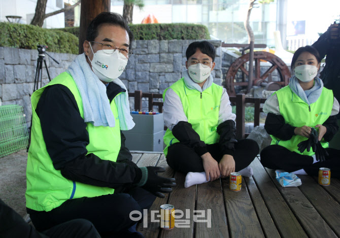  신규직원들과 간담회하는 이성희 농협회장                                                                                                                                                          