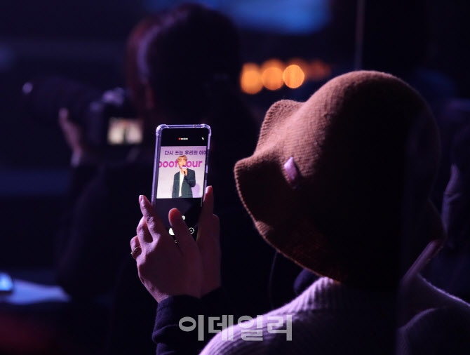 팝페라 가수 손태진의 감미로운 무대                                                                                                                                                                