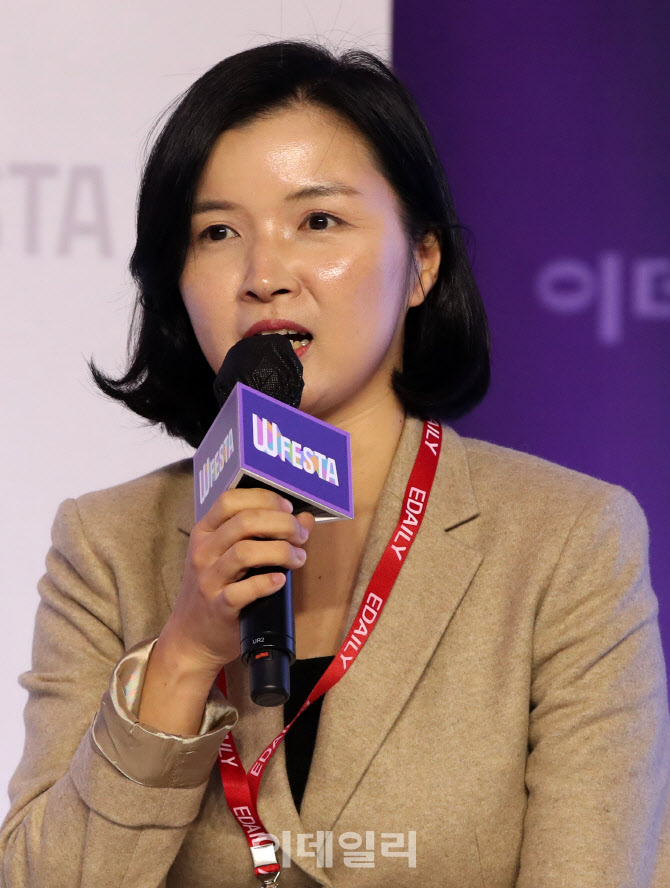 대담 나누는 연현주 생활연구소 대표                                                                                                                                                                