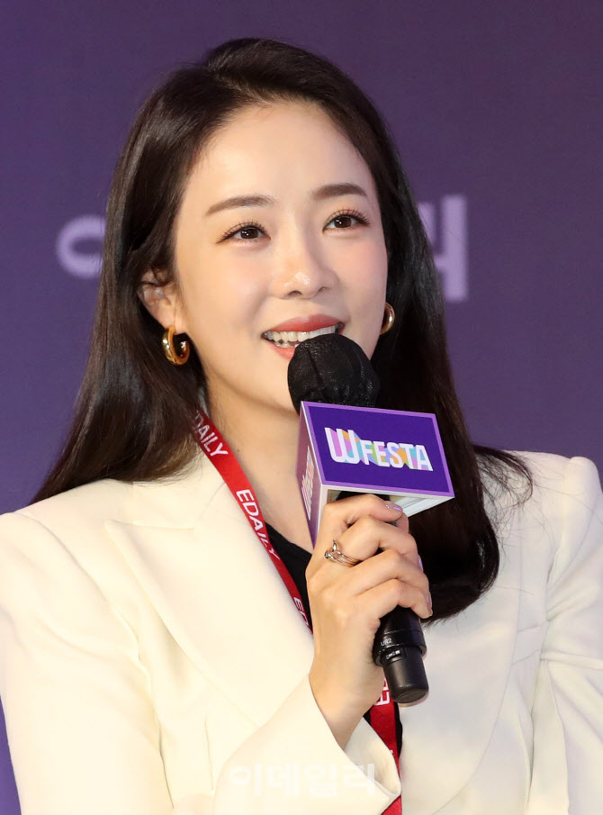 대담 나누는 방송인 박은영                                                                                                                                                                         