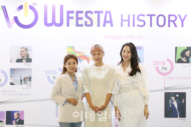 기념촬영하는 남현희-송혜나-김세희 아나운서                                                                                                                                                        