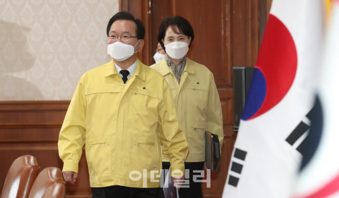 국무회의 참석한 김부겸 총리                                                                                                                                                                       