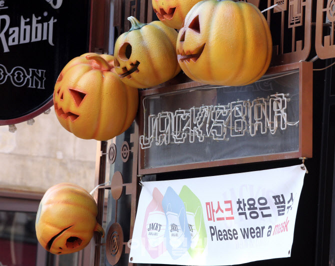  마스크 착용 필수                                                                                                                                                                                 