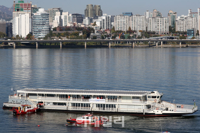 한강 유람선 인명구조 훈련                                                                                                                                                                         