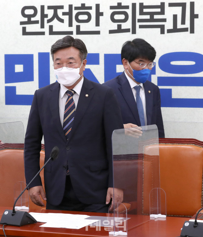 '원내대책회의 참석하는 윤호중-박완주' 