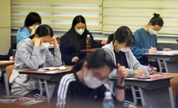 "응시원서 없는데, 대리 아냐?" 감독관 실수로 또 수능 망쳤다