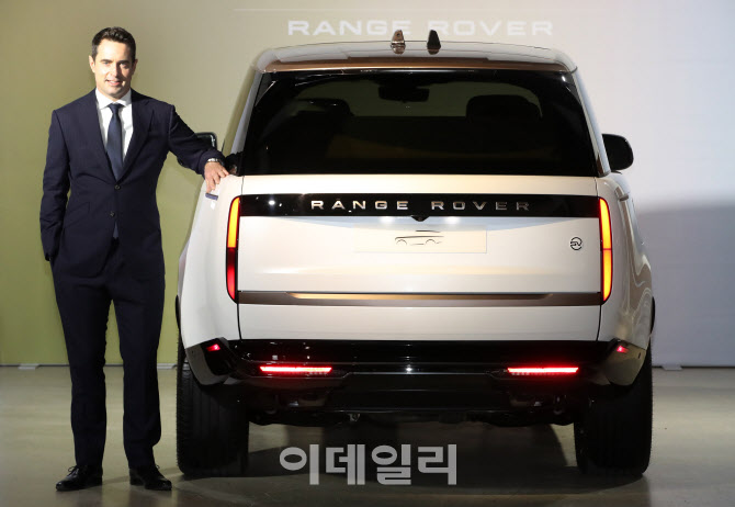 '올 뉴 레인지로버'의 뒤태                                                                                                                                                               