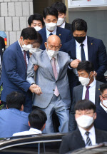 전두환 사망에 '사자명예훼손' 재판도 무기한 연기