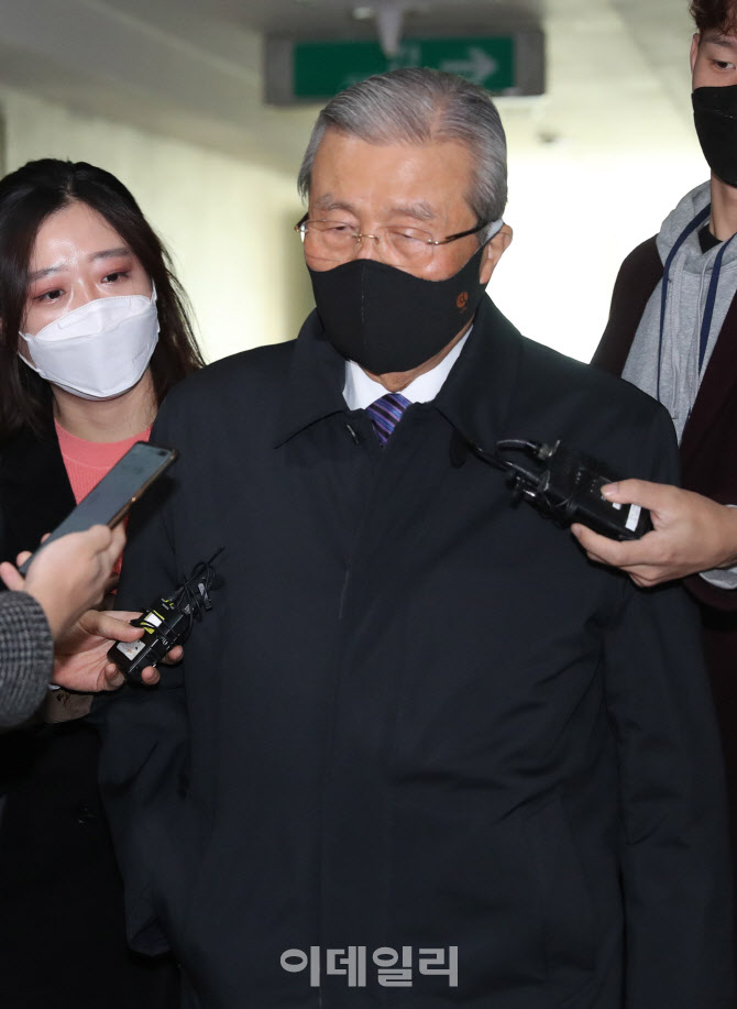김종인 전 비상대책위원장, 개인사무실 출근                                                                                                                                                         