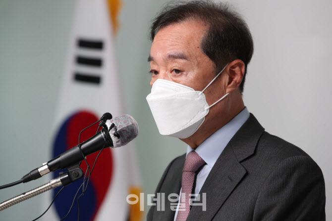 취재진 질문에 답하는 김병준 국민의힘 상임선대위원장                                                                                                                                               