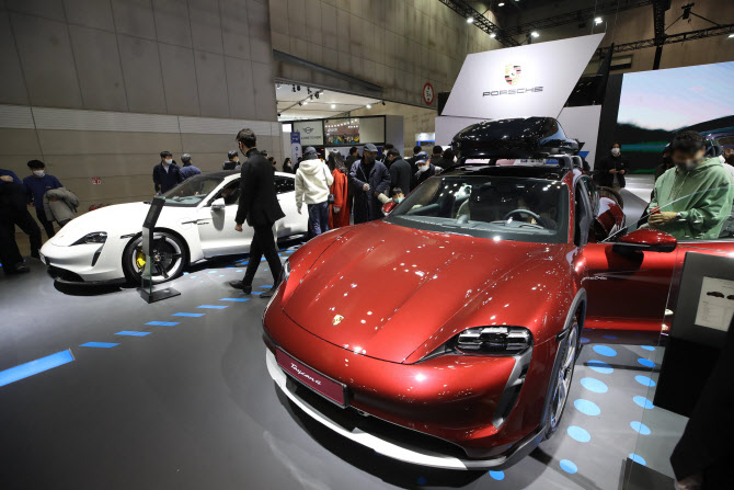  포르쉐 타이칸 4 크로스 투리스모                                                                                                                                                                  