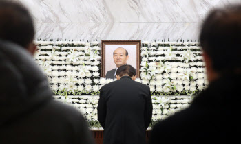 전두환 부인 이순자 "남편 대신 사죄"…노제 없이 화장