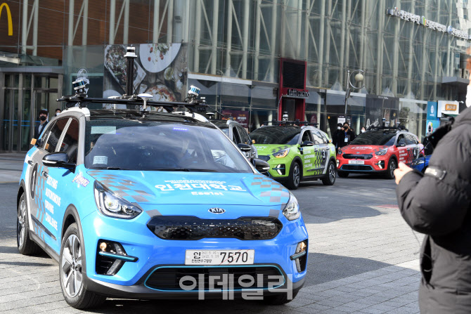 출발준비하는 대학생들이 만든 자율주행 자동차                                                                                                                                                      