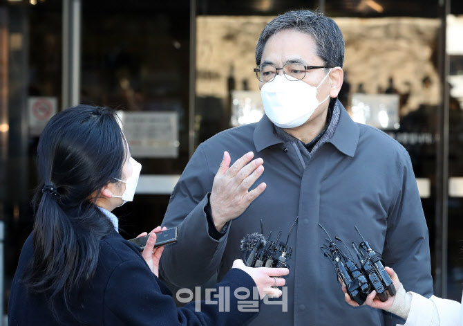 취재진 질문에 답하는 곽상도 전 국민의힘 의원                                                                                                                                                      