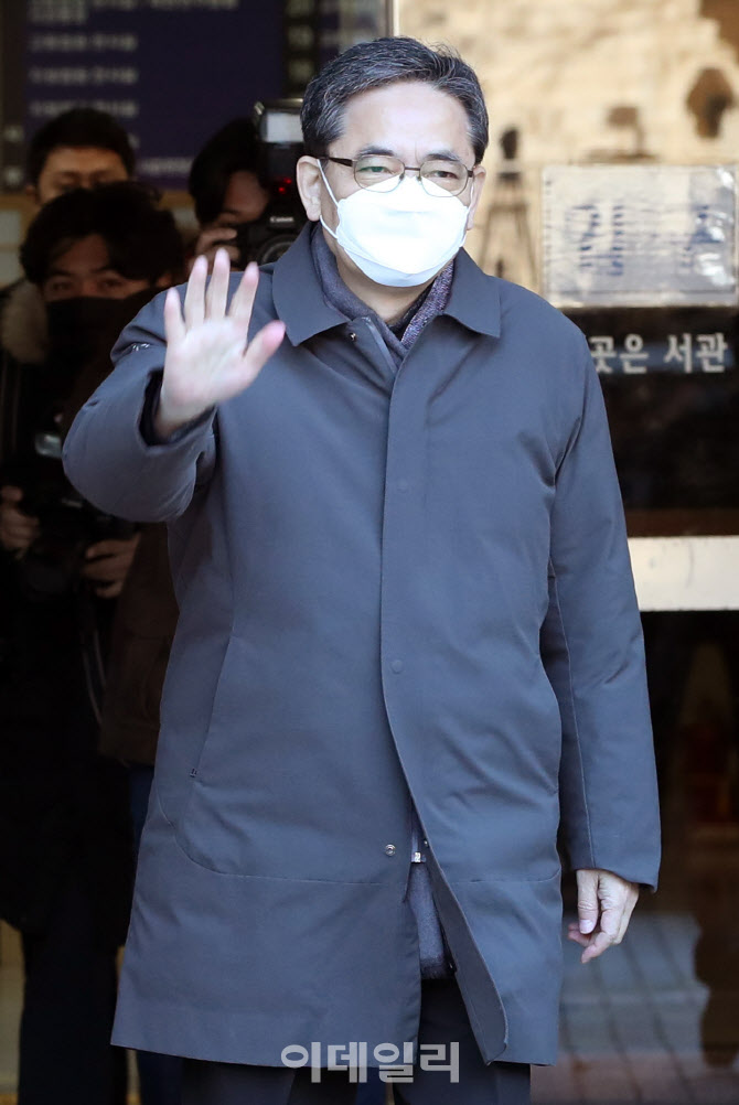 손 흔드는 곽상도                                                                                                                                                                                  