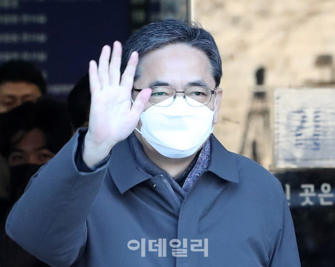 손 흔드는 곽상도 전 국민의힘 의원                                                                                                                                                                 