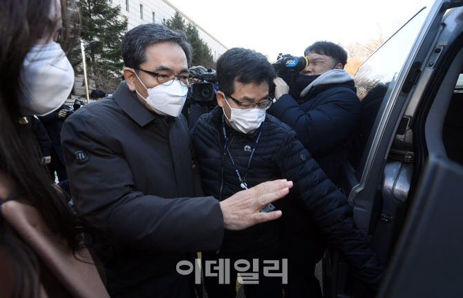 검찰차량 탑승하는 곽상도                                                                                                                                                                          