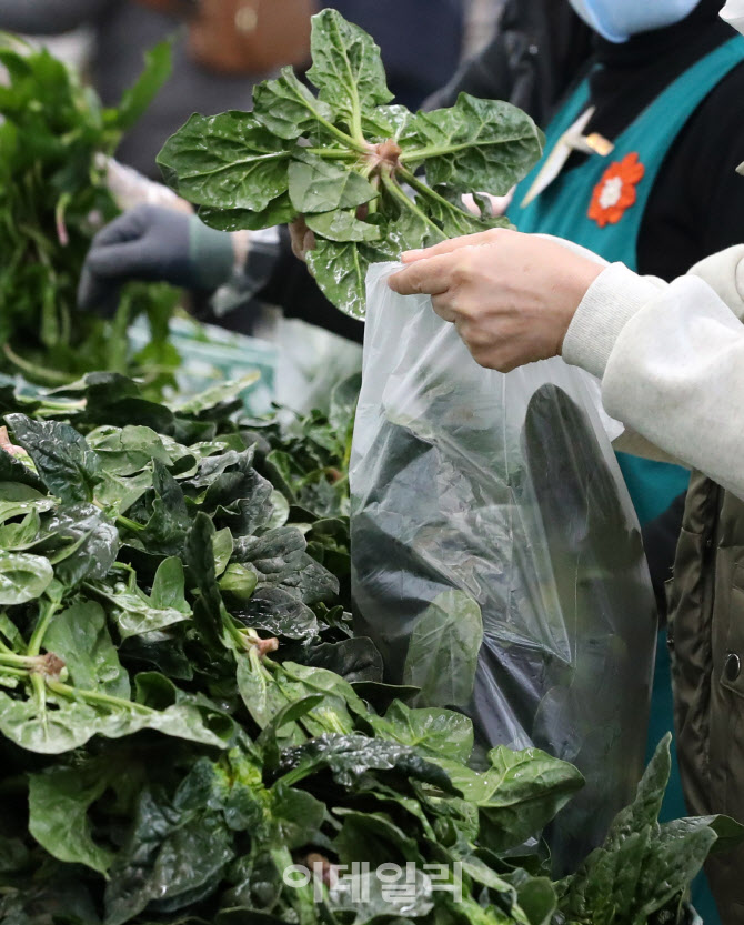 치솟는 가격에 겁나는 식탁물가…서민 가계 '비상'                                                                                                                                         