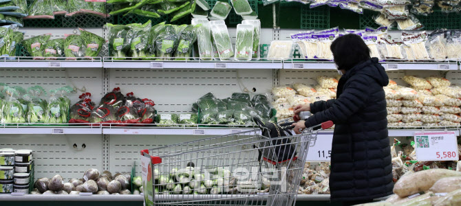 3분기 밥상물가 5.0% 뛰어 OECD 4위…전체 물가 상승률 20위                                                                                                                                          