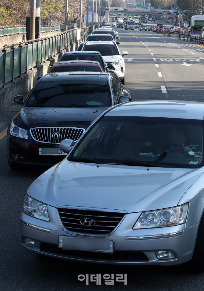 코로나19 확산세 지속...신규확진자 4325명                                                                                                                                                          